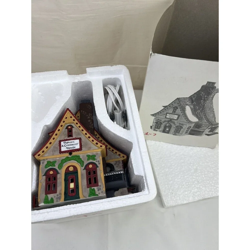 Vtg Dept 56 North Pole Series Popcorn and Cranberry House 56388 Xmas‎ Village